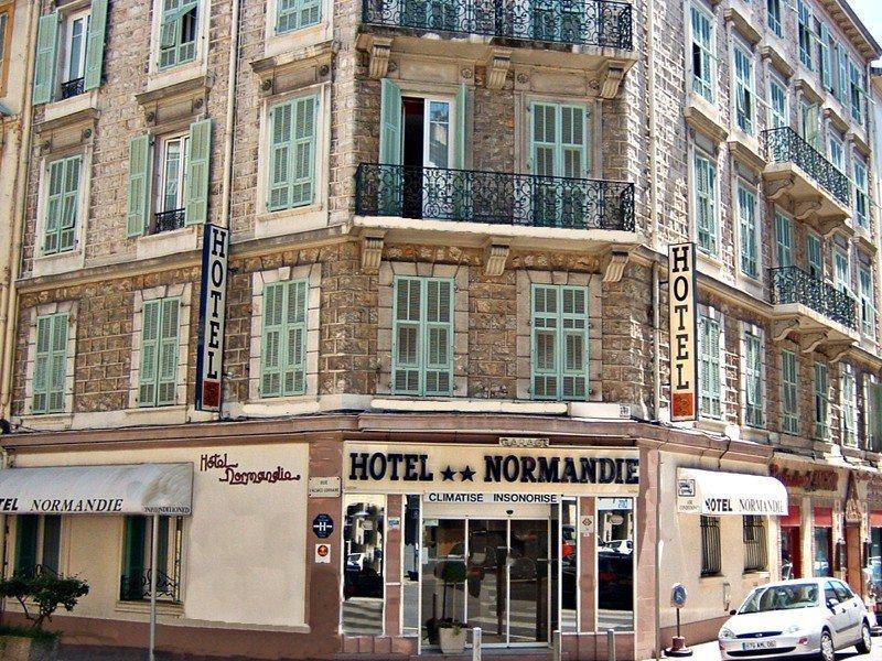 Ozz Hostal *