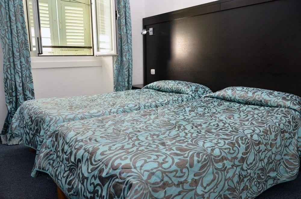 Hostal Ozz *