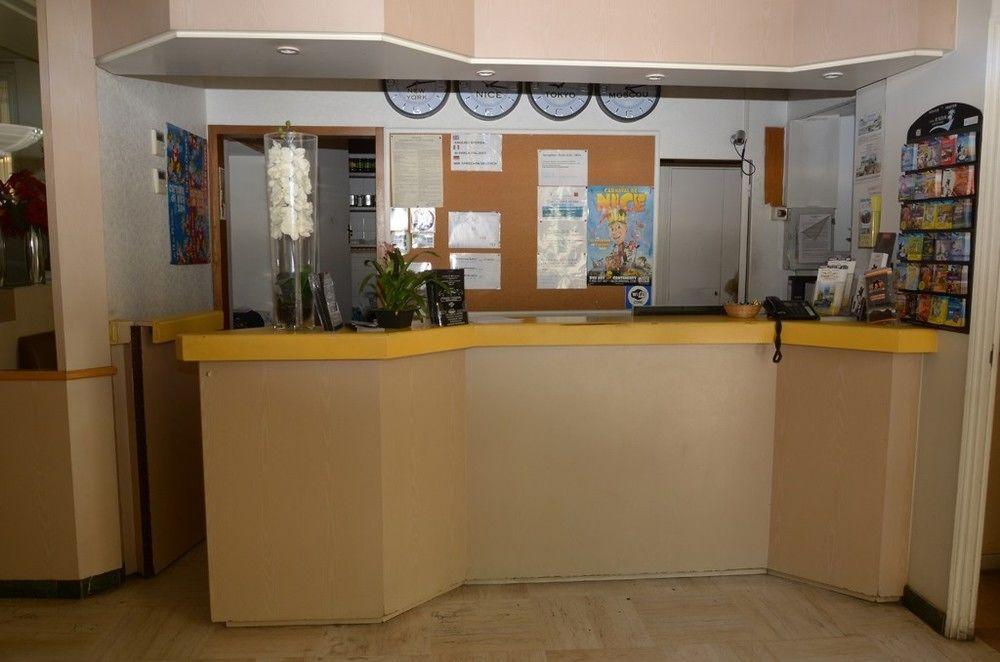 Hostal Ozz *