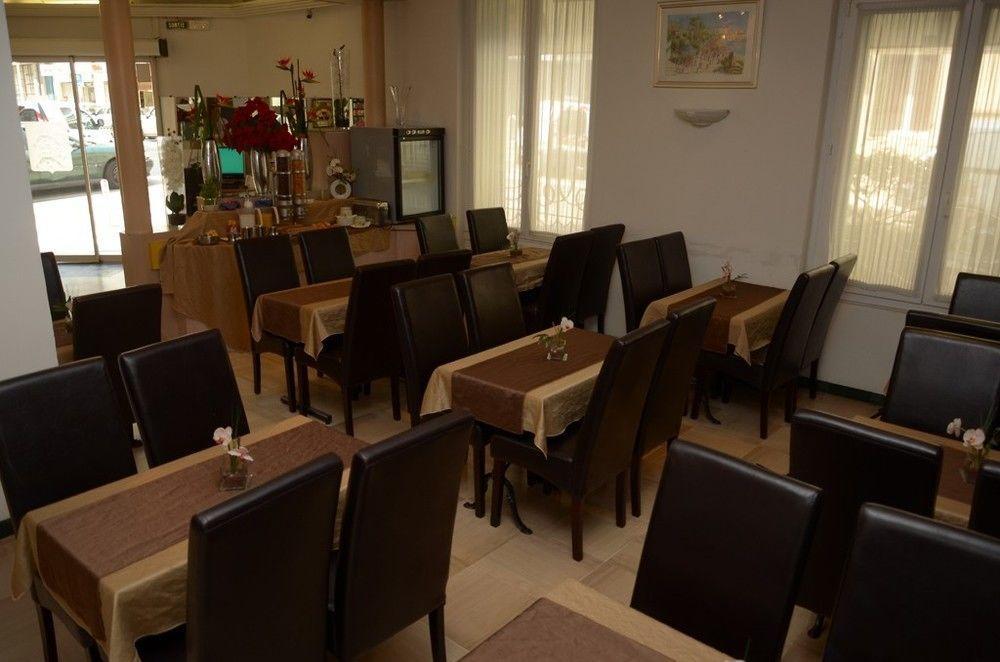 Hostal Ozz *