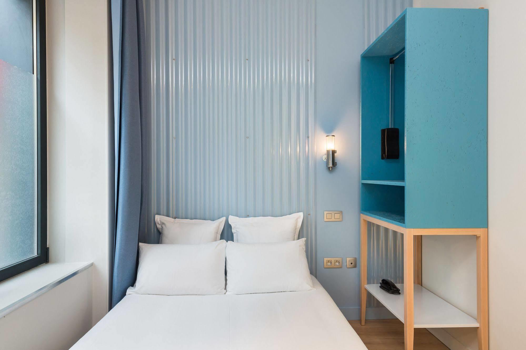 Ozz Hostal *