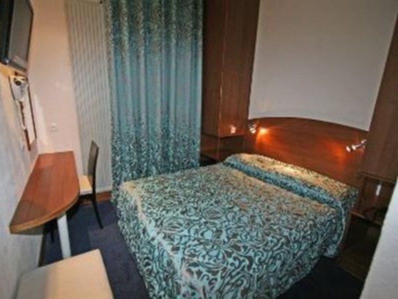 Hostel Ozz *