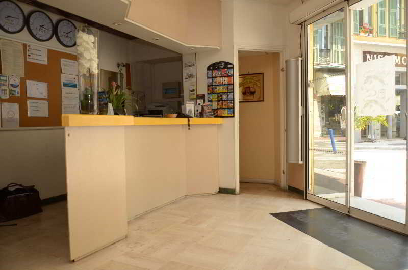 Ozz Hostel *